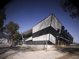 The RSPCA Burwood headquarters redevelopment uses walling and roofing made from LYSAGHT PANELRIB® and LYSAGHT SPANDEK® in colours Night Sky® and Surfmist®